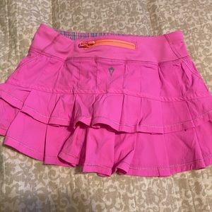Ivivva hot pink skirt with built in shorts. In great condition and has a pocket